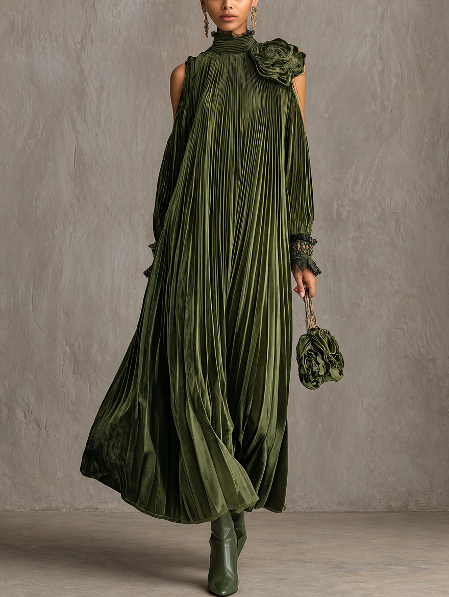 CARMINA | Vestido Largo Plisado con Cuello Alto y Flor en el Hombro