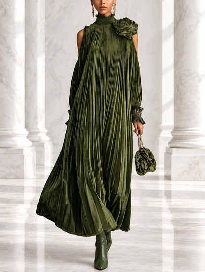 CARMINA | Vestido Largo Plisado con Cuello Alto y Flor en el Hombro