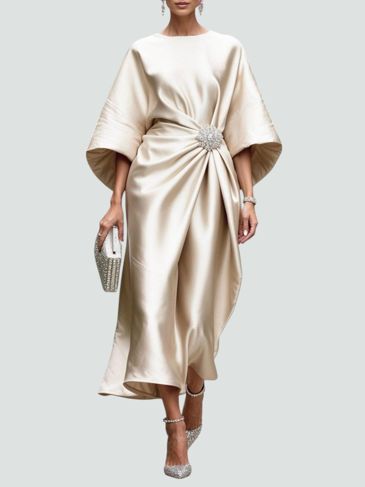 LAVINIA | Vestido Largo de Satén Drapeado con Mangas Capa