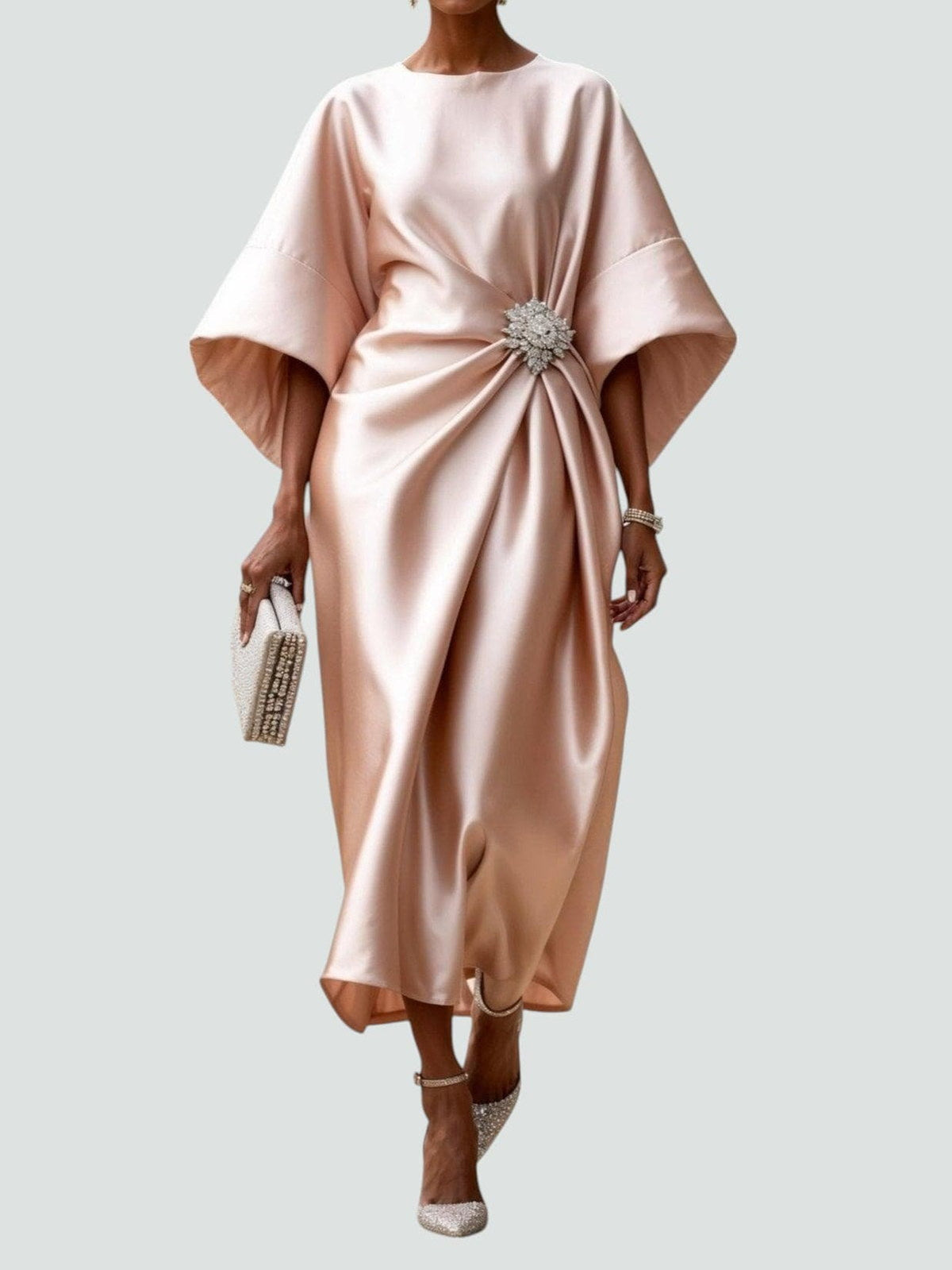 LAVINIA | Vestido Largo de Satén Drapeado con Mangas Capa