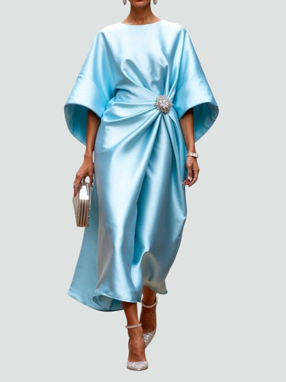 LAVINIA | Vestido Largo de Satén Drapeado con Mangas Capa