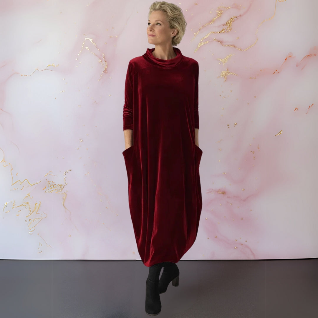 ADELAIDA | Vestido Largo de Terciopelo con Cuello Alto y Silueta Capullo