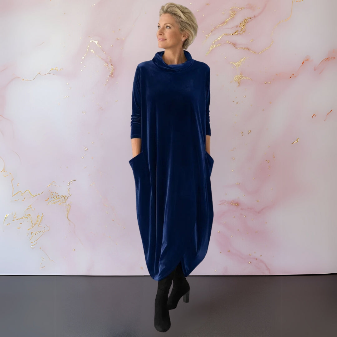 ADELAIDA | Vestido Largo de Terciopelo con Cuello Alto y Silueta Capullo
