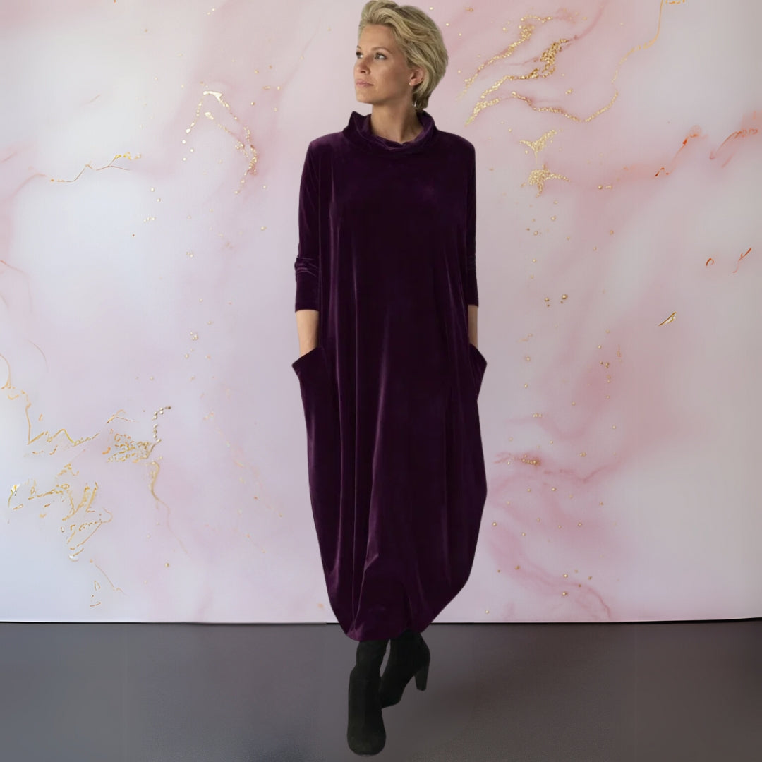 ADELAIDA | Vestido Largo de Terciopelo con Cuello Alto y Silueta Capullo