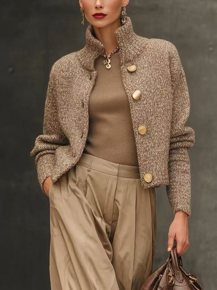 NATALIA | Chaqueta Corta de Punto Jaspeado con Cuello Alto y Botones Dorados