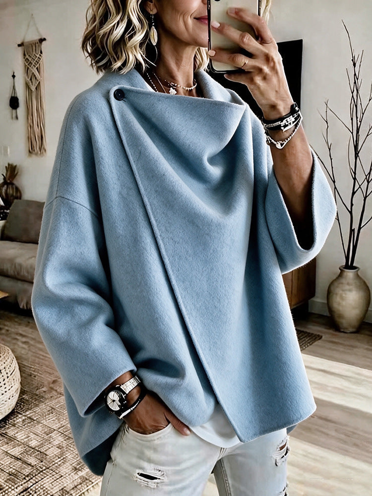 GIMENA | Jersey Poncho Asimétrico con Cuello Drapeado y Botón