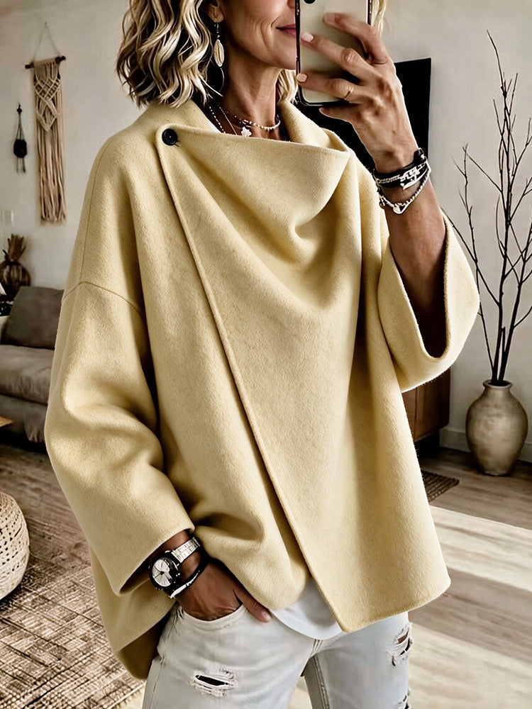 GIMENA | Jersey Poncho Asimétrico con Cuello Drapeado y Botón