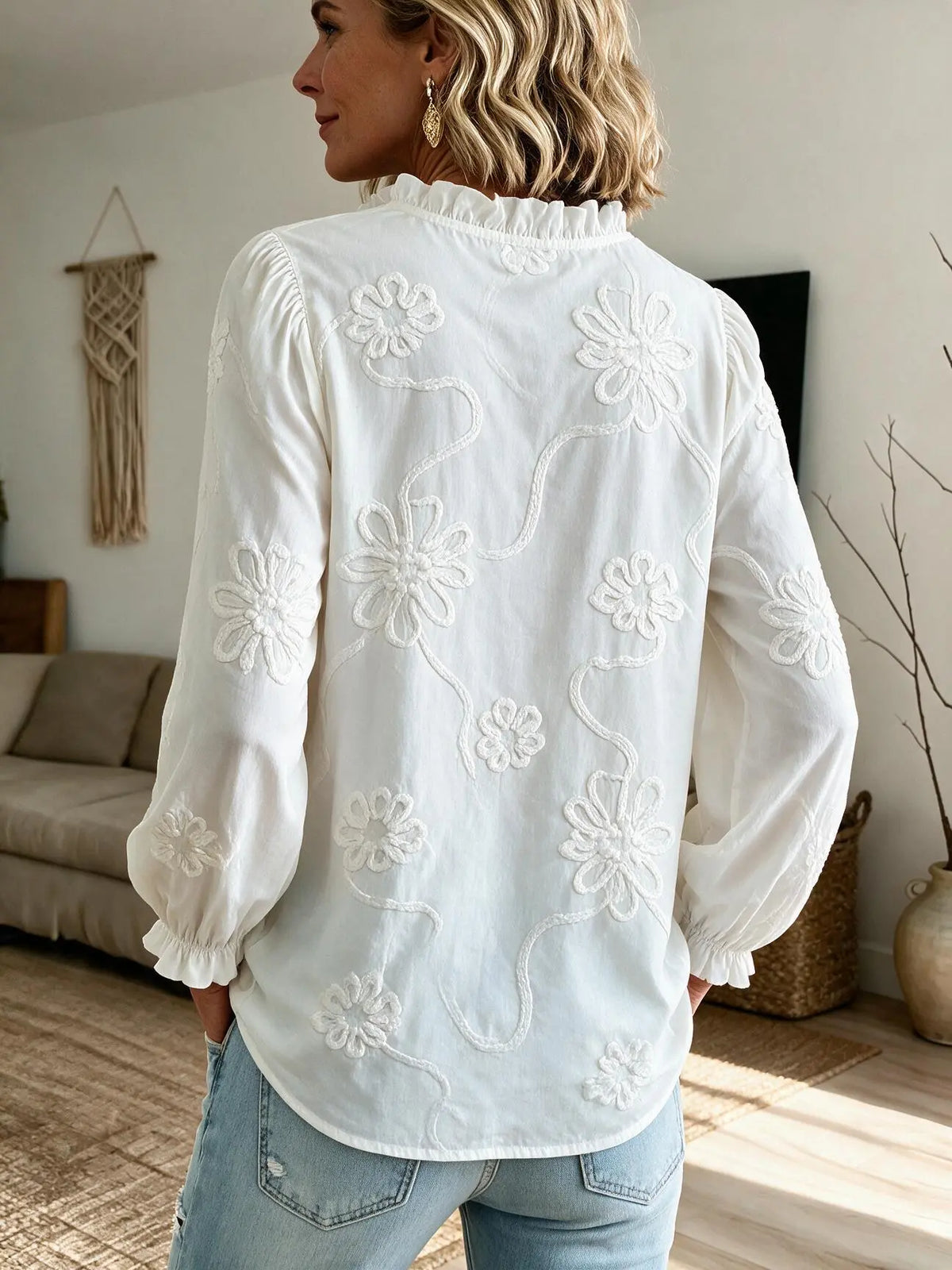 ISAURA | Camisa Blanca de Algodón con Bordados y Volantes